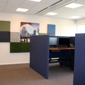 Ook in deze ruimte een maatwerk paneel van Dock Four met o.a. afbeeldingen van Eindhoven