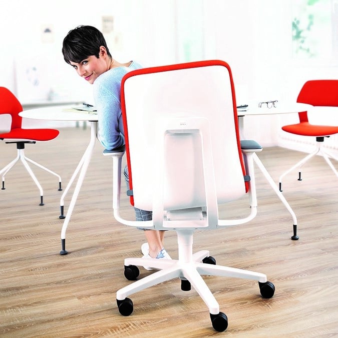 Wilkhahn’s-free-to-move-AT-task-chair-is-a-German-Design-Award-2020-Winner.